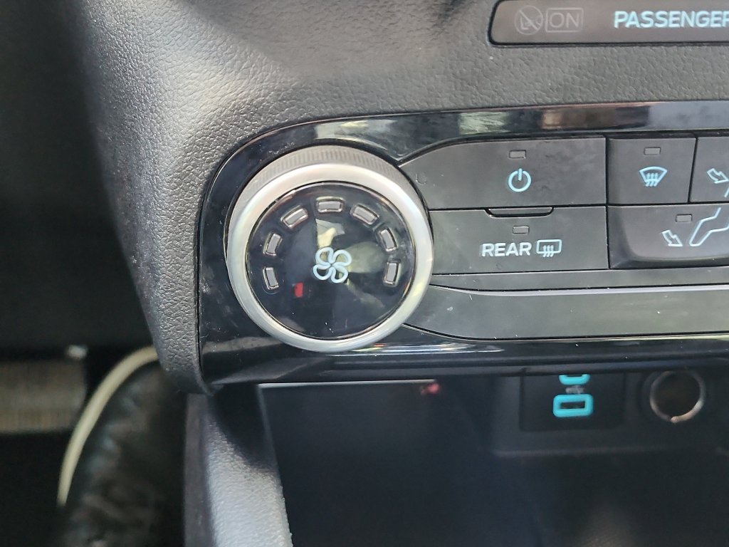 Used 2021 Ford Escape SE w/ SE Sport Appearance Package image 22