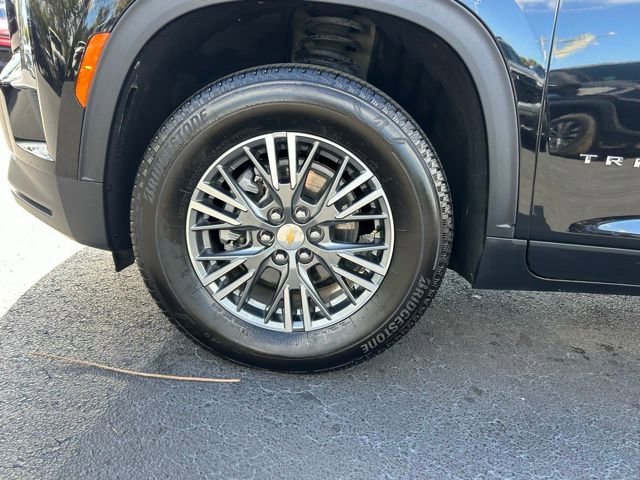 Used 2025 Chevrolet Traverse LT image 9