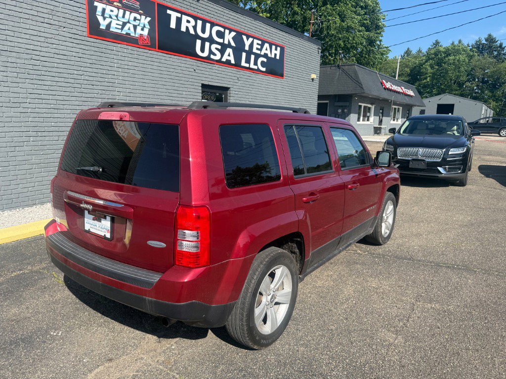 Used 2017 Jeep Patriot Latitude w/ Sun/Sound Group FWD image 6