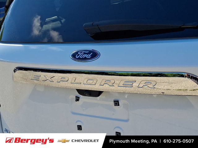 Used 2024 Ford Explorer XLT w/ Equipment Group 202A AWD/4WD image 36