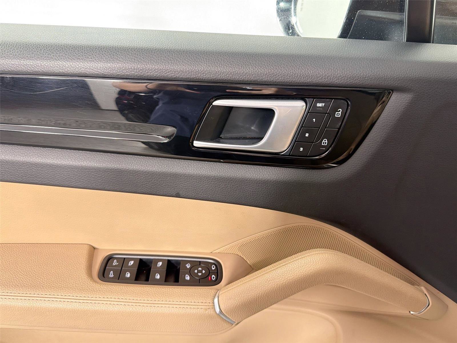 Certified 2022 Porsche Cayenne GTS AWD/4WD image 30