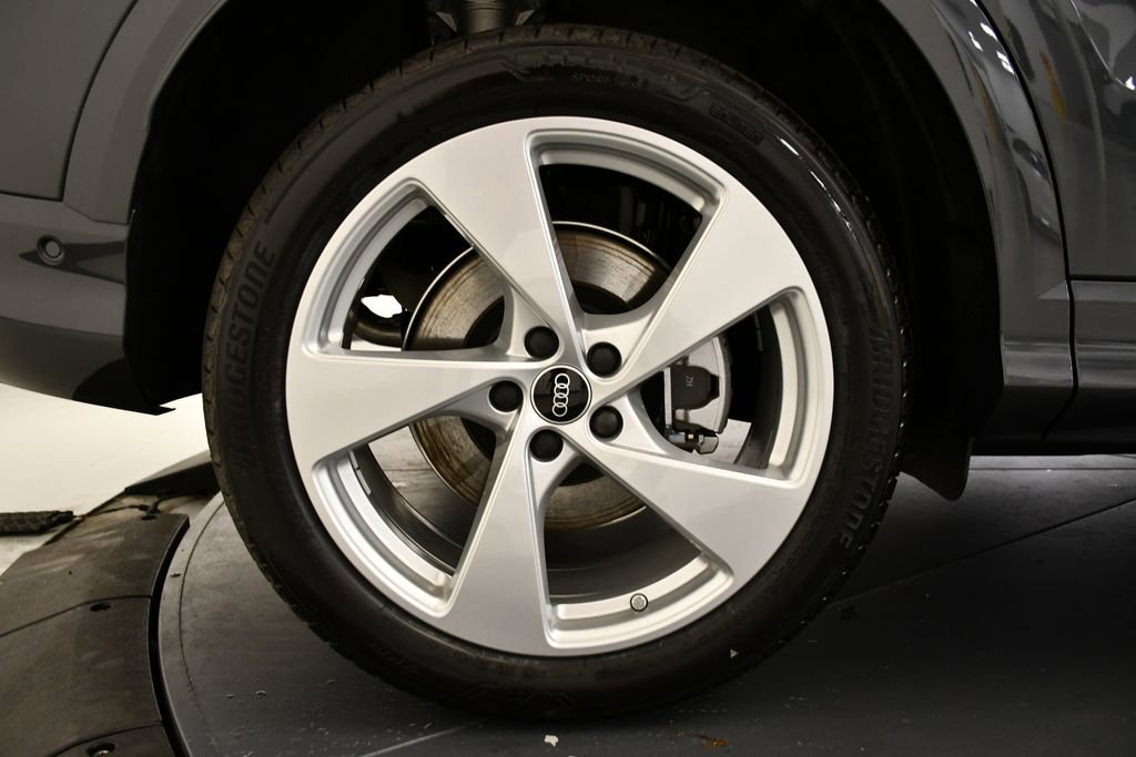 Used 2025 Audi Q5 Premium Plus w/ Premium Plus AWD/4WD image 15