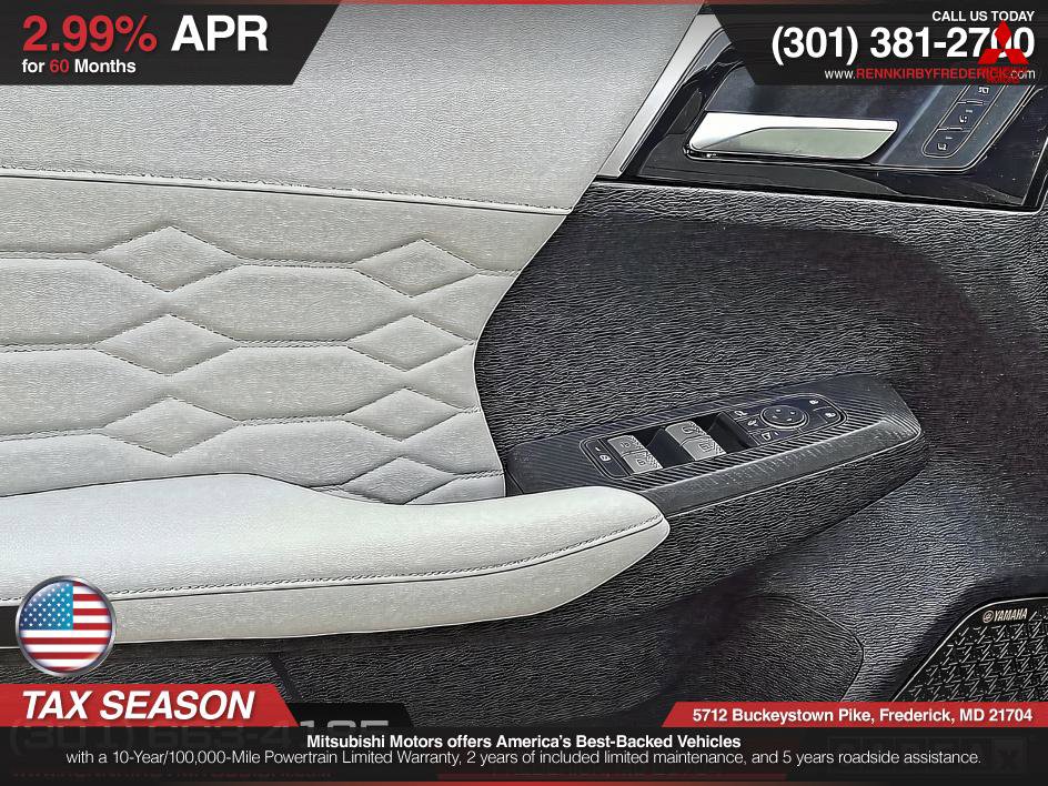 Used 2025 Mitsubishi Outlander AWD image 13