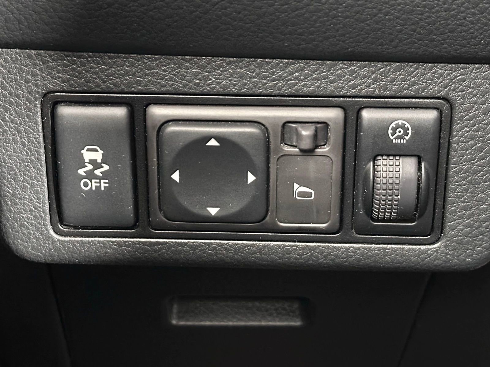 Used 2012 Nissan Versa 1.8 S w/ Plus Pkg image 28