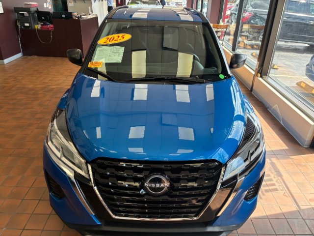 Used 2025 Nissan Kicks Play S w/ Interior Electronics Package FWD image 6