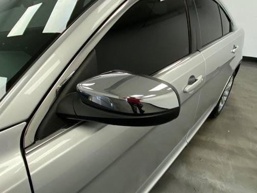 Used 2019 Ford Taurus Limited FWD image 13
