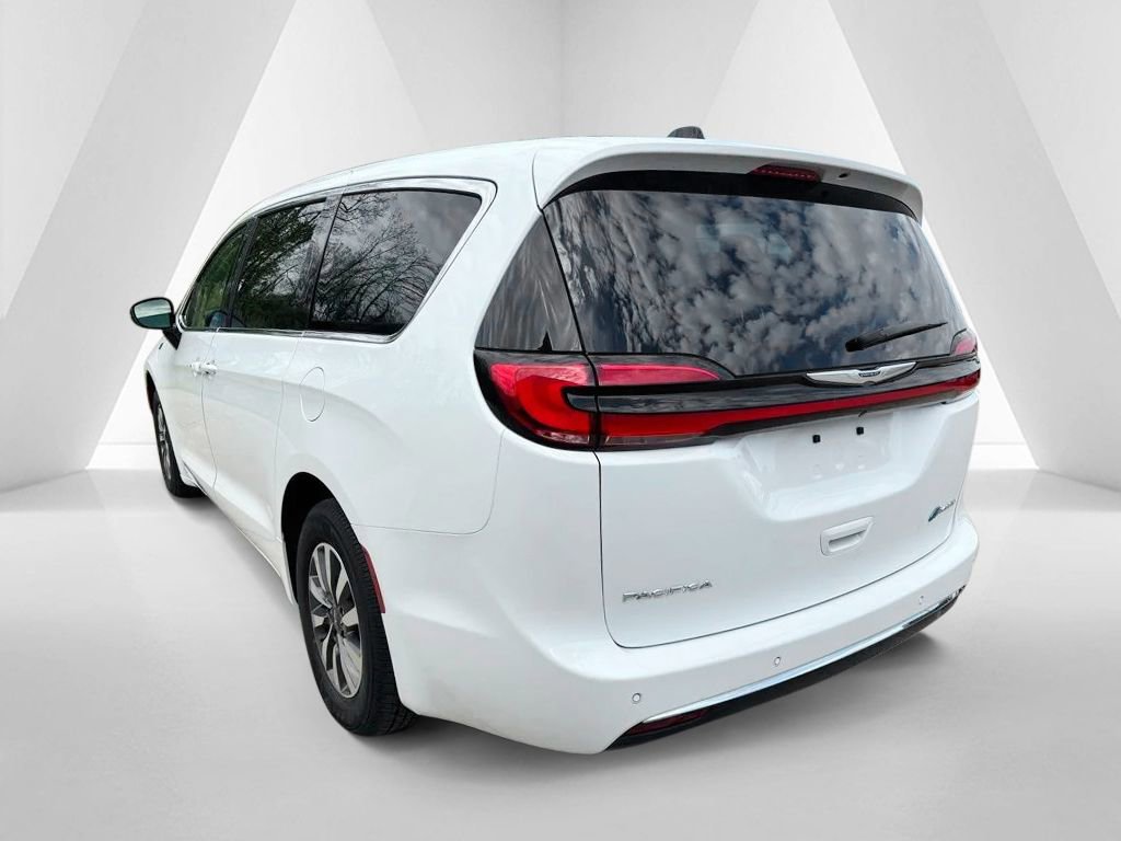 Used 2024 Chrysler Pacifica Limited FWD image 5