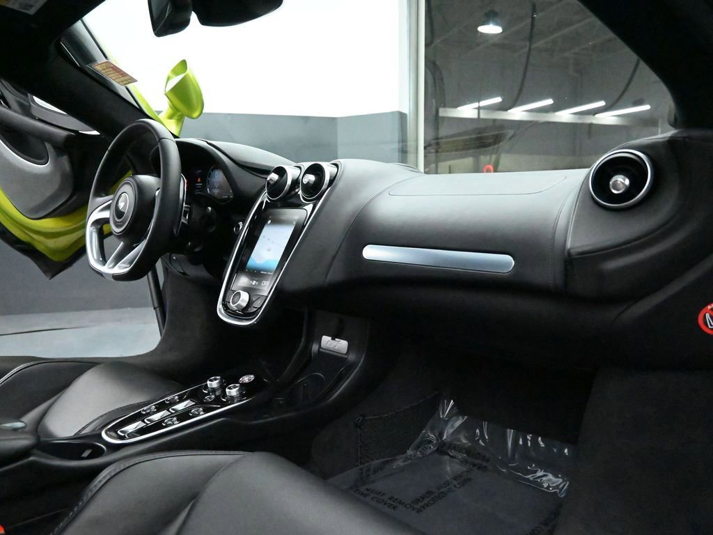 Used 2022 McLaren GT image 27