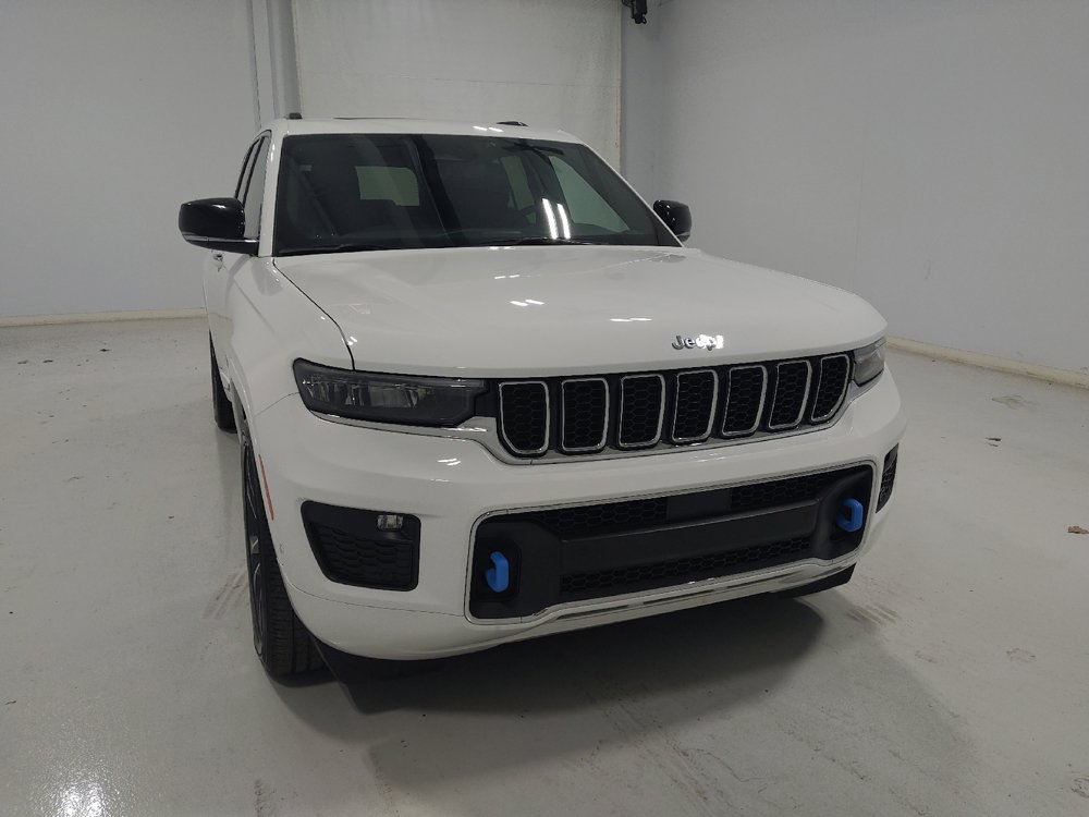 Used 2022 Jeep Grand Cherokee Overland w/ Luxury Tech Group IV AWD/4WD image 14