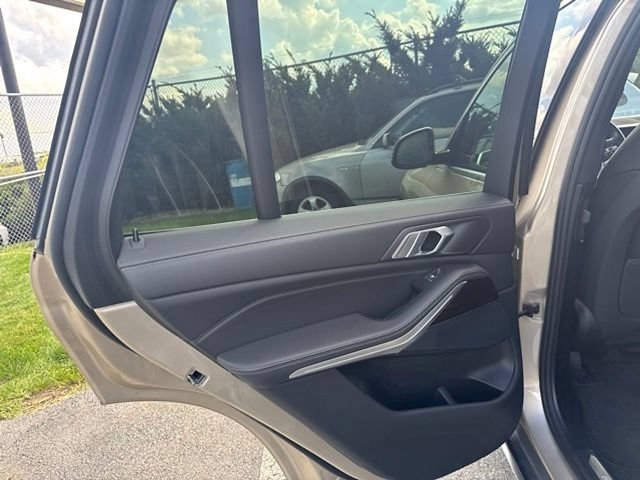 Used 2019 BMW X5 xDrive40i w/ Premium Package 2 AWD/4WD image 14