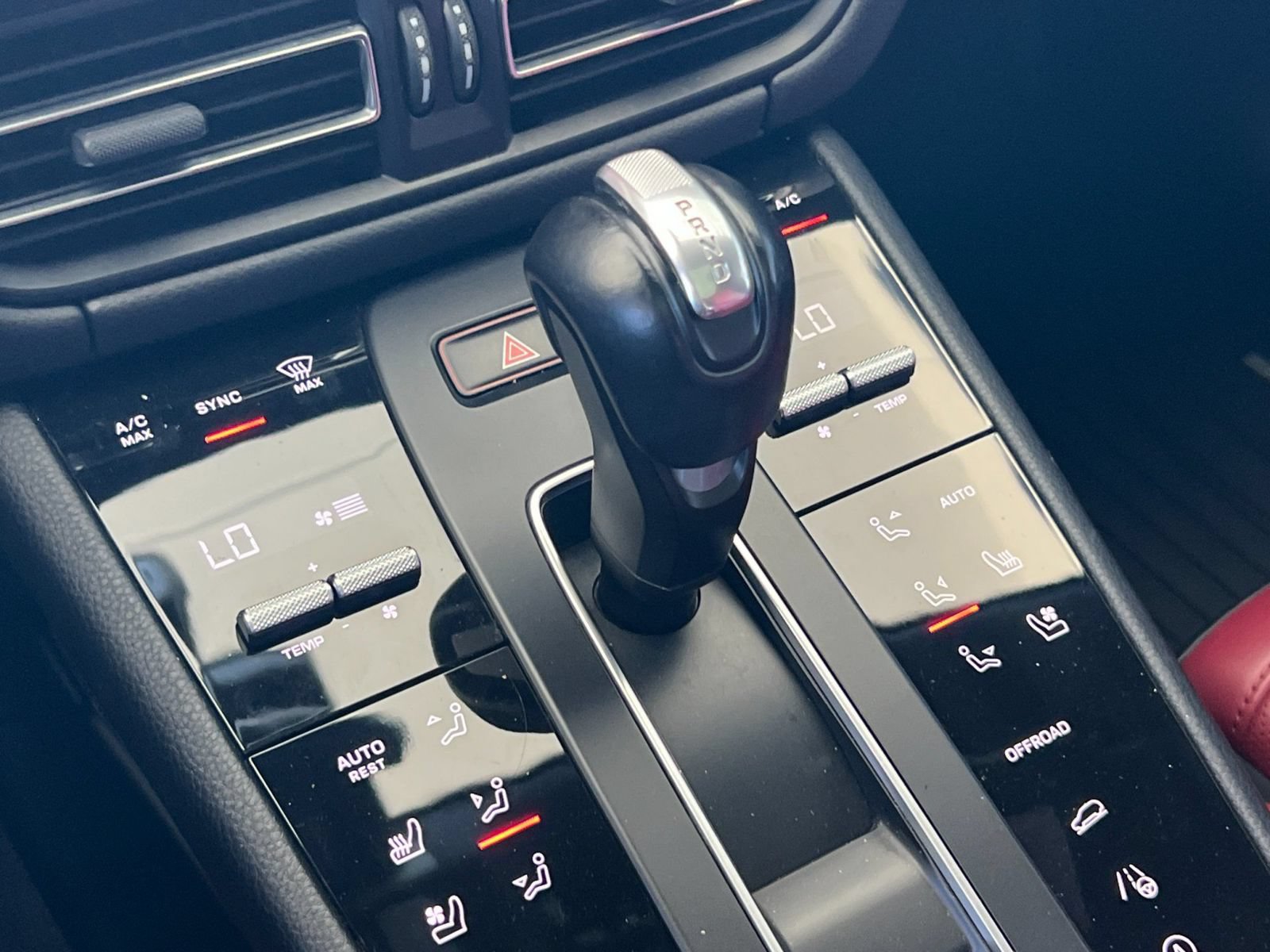 Certified 2023 Porsche Macan Turbo AWD/4WD image 21