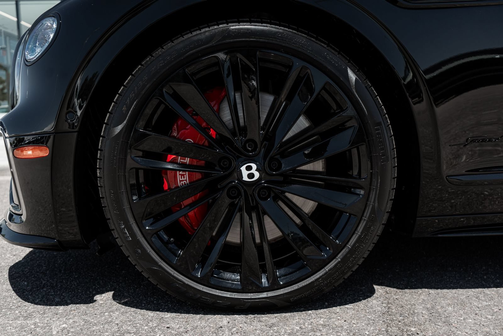 Certified 2025 Bentley Flying Spur Plug-In Hybrid AWD/4WD image 6