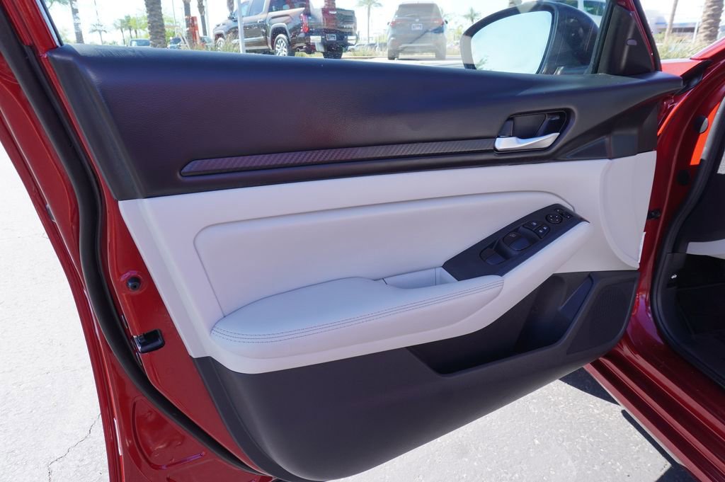 Certified 2025 Nissan Altima 2.5 SV image 14