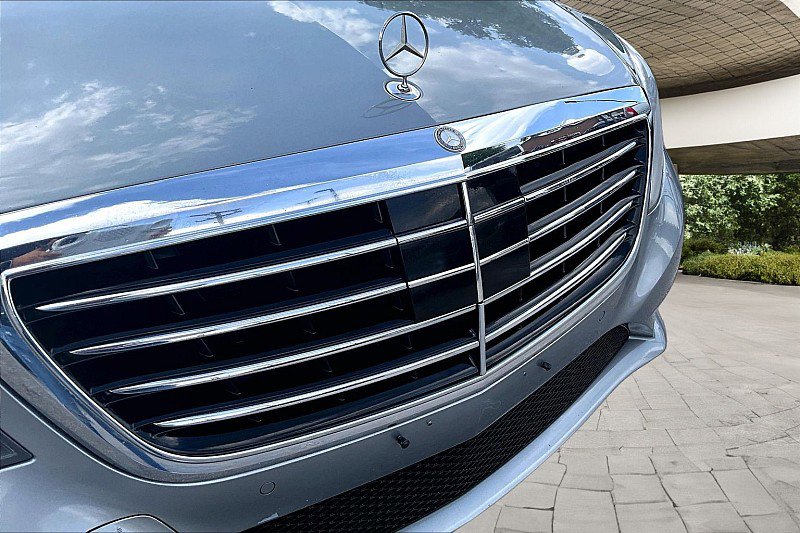 Used 2015 Mercedes-Benz S 550 4MATIC Sedan w/ Sport Package image 27
