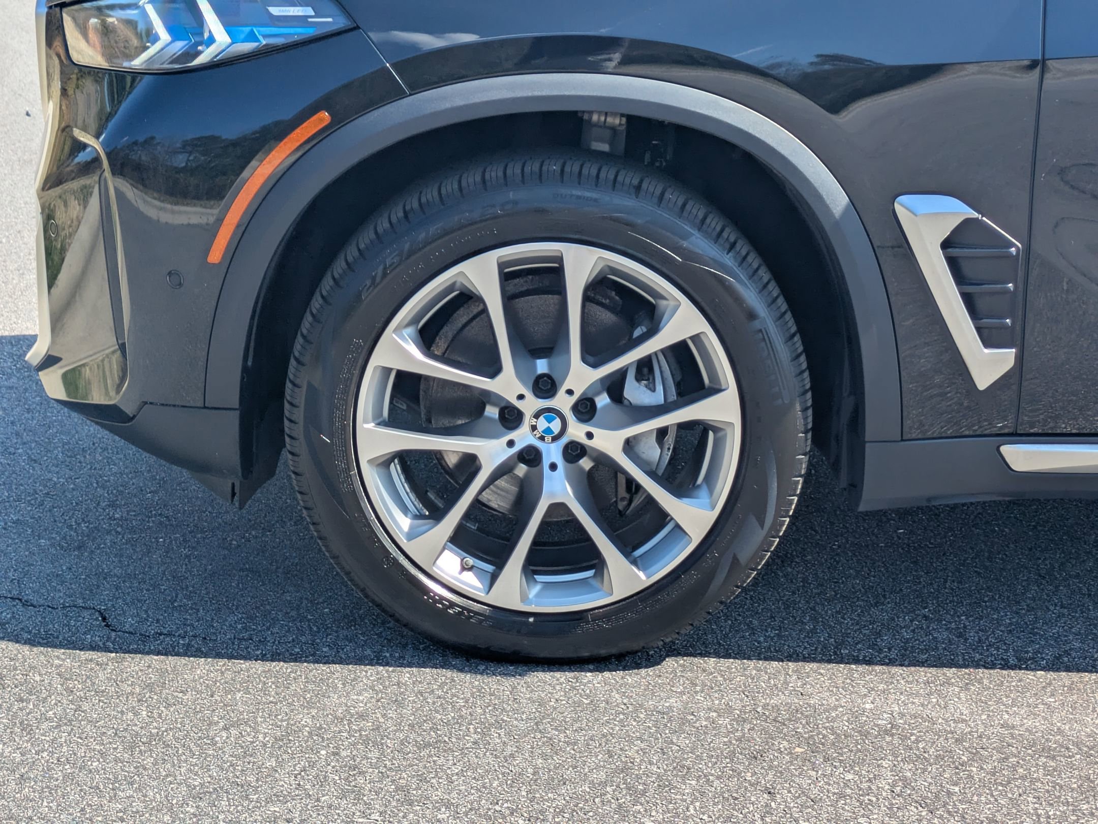 Used 2024 BMW X5 xDrive40i w/ Premium Package image 33