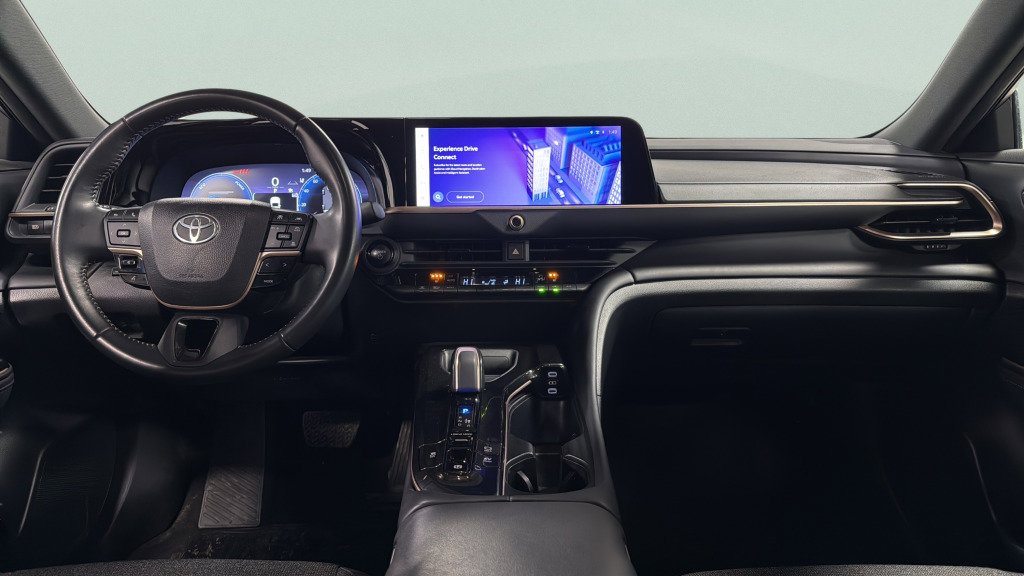 Used 2024 Toyota Crown Limited image 31