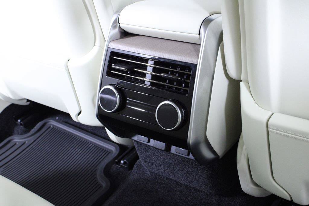 Used 2023 Land Rover Range Rover SE AWD/4WD image 17