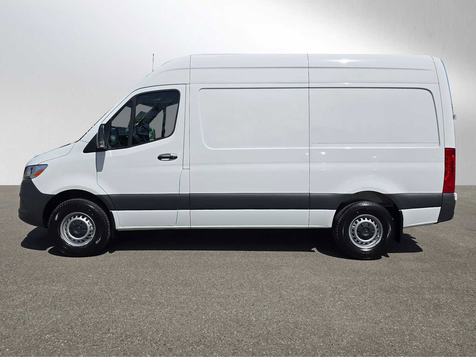 Used 2023 Mercedes-Benz Sprinter 1500 image 8