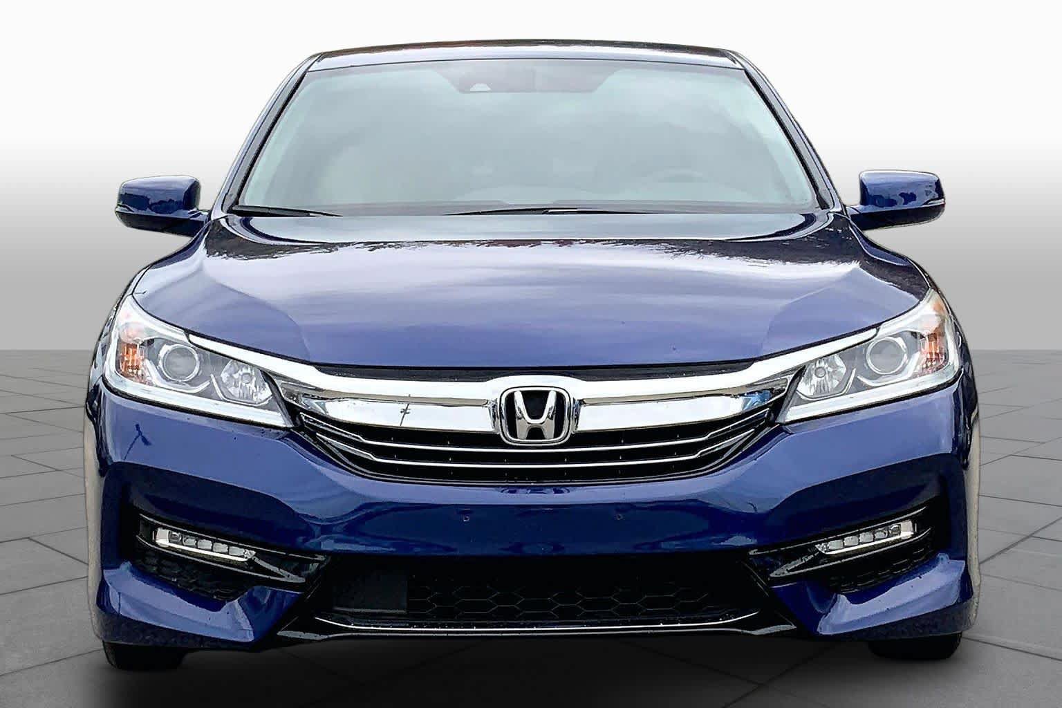 Used 2017 Honda Accord Hybrid Sedan image 4