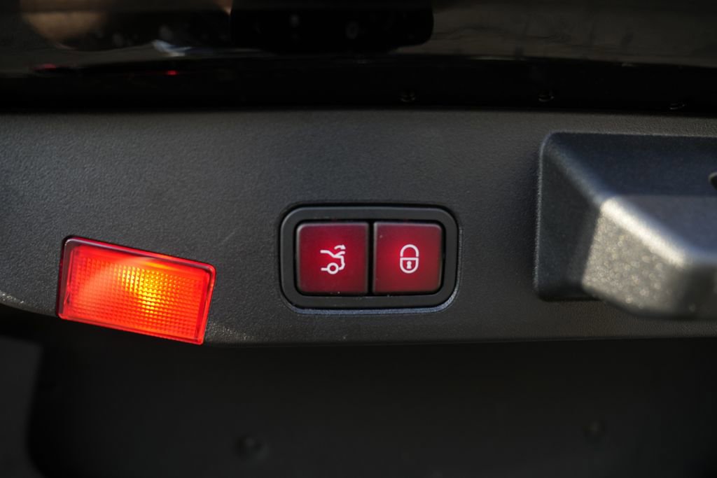 Used 2014 Mercedes-Benz SL 550 image 17