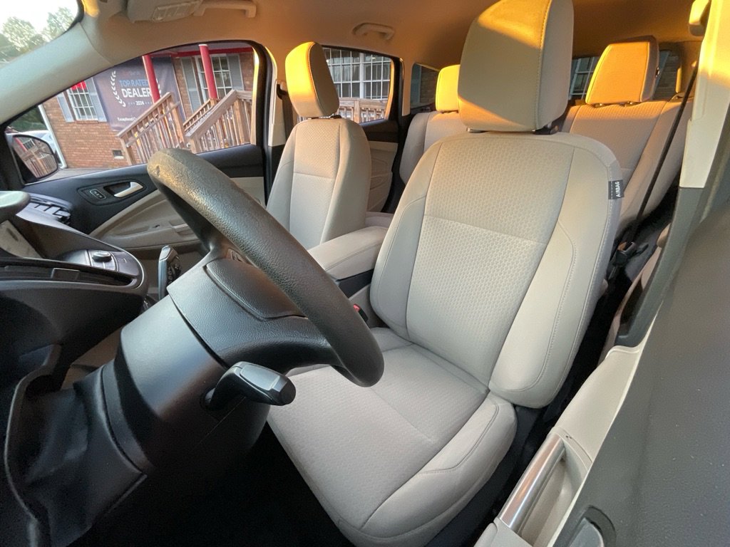 Used 2019 Ford Escape SE image 16