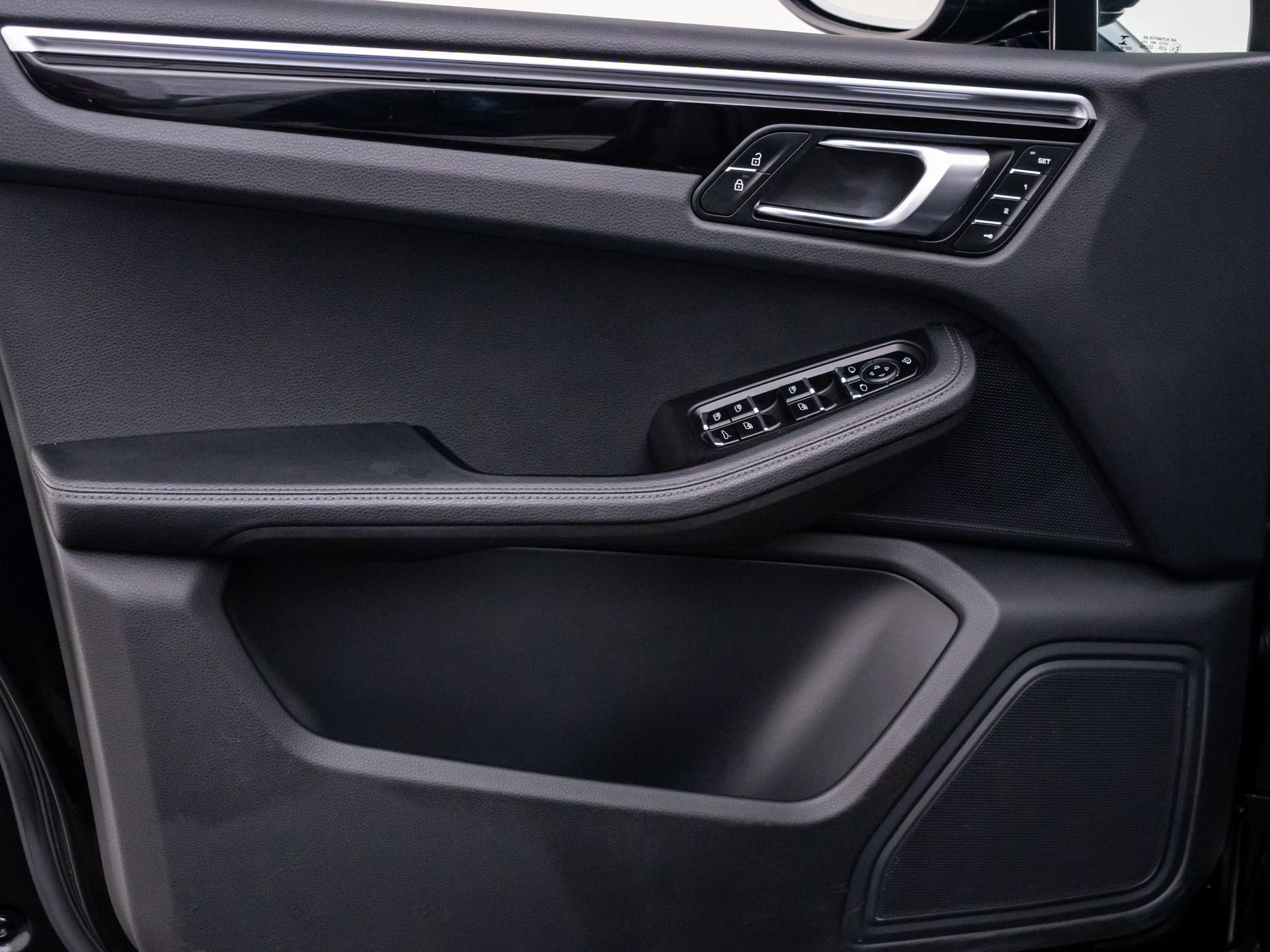 Certified 2023 Porsche Macan AWD/4WD image 14
