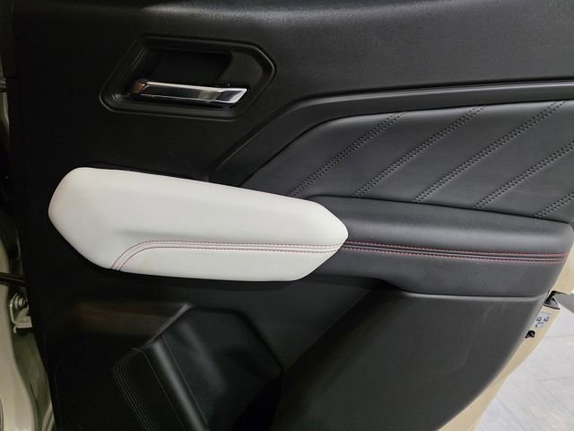 Used 2024 GMC Canyon AT4X image 12