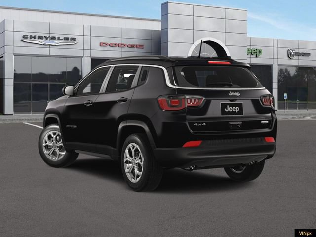 Used 2024 Jeep Compass Latitude w/ Convenience Group AWD/4WD image 4