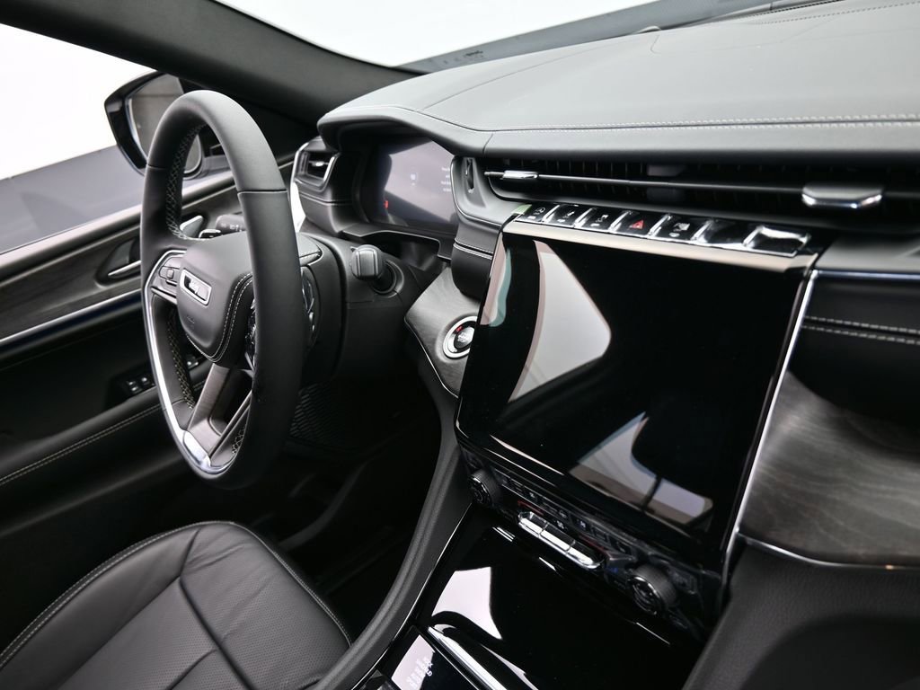 Used 2024 Jeep Grand Cherokee Overland image 19