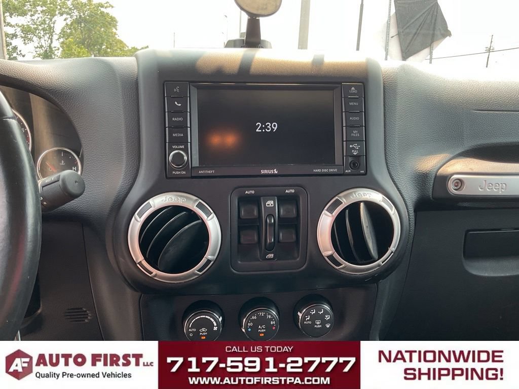 Used 2017 Jeep Wrangler Unlimited Rubicon w/ Connectivity Group AWD/4WD image 24
