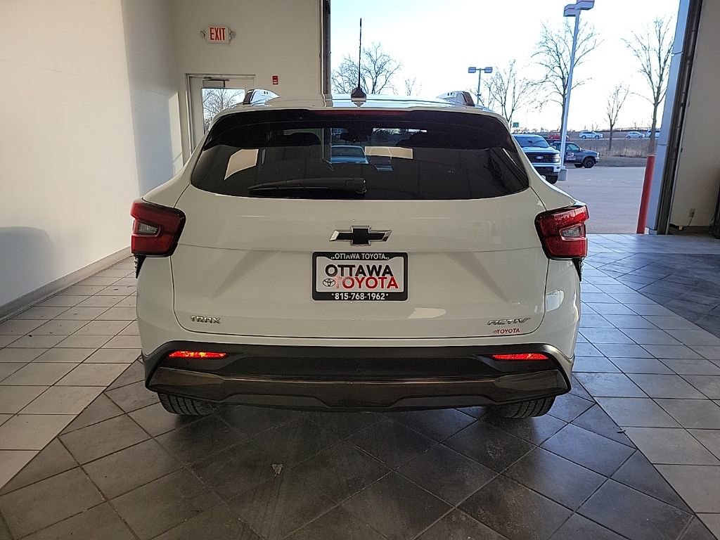 Used 2024 Chevrolet Trax ACTIV w/ Sunroof Package image 7