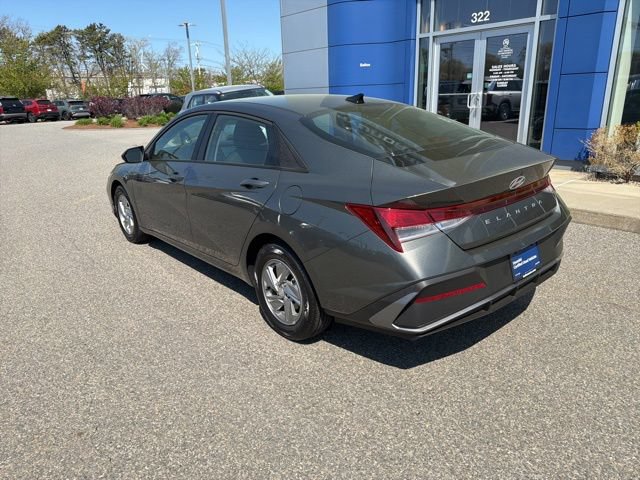 Certified 2026 Hyundai Elantra SE w/ Cargo Package FWD image 7