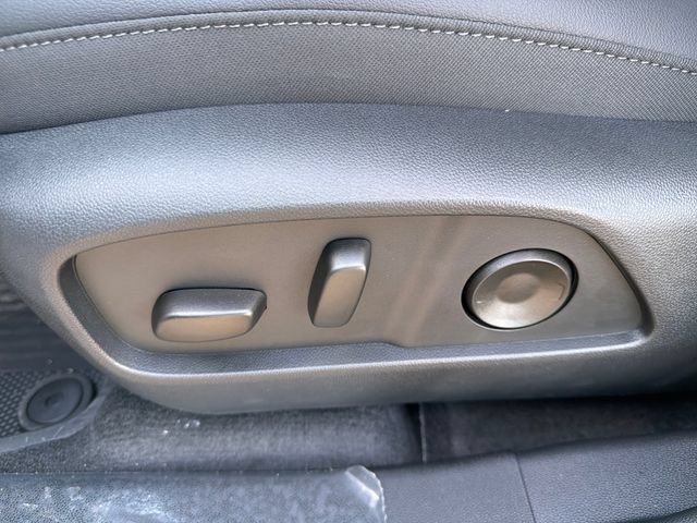 New 2027 Chevrolet Equinox LT w/ Convenience Package II FWD image 17