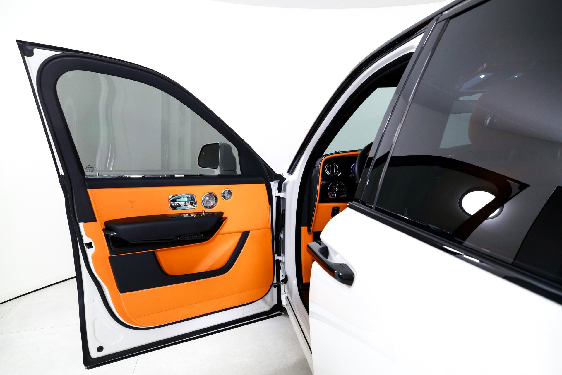 Used 2025 Rolls-Royce Cullinan Black Badge image 11