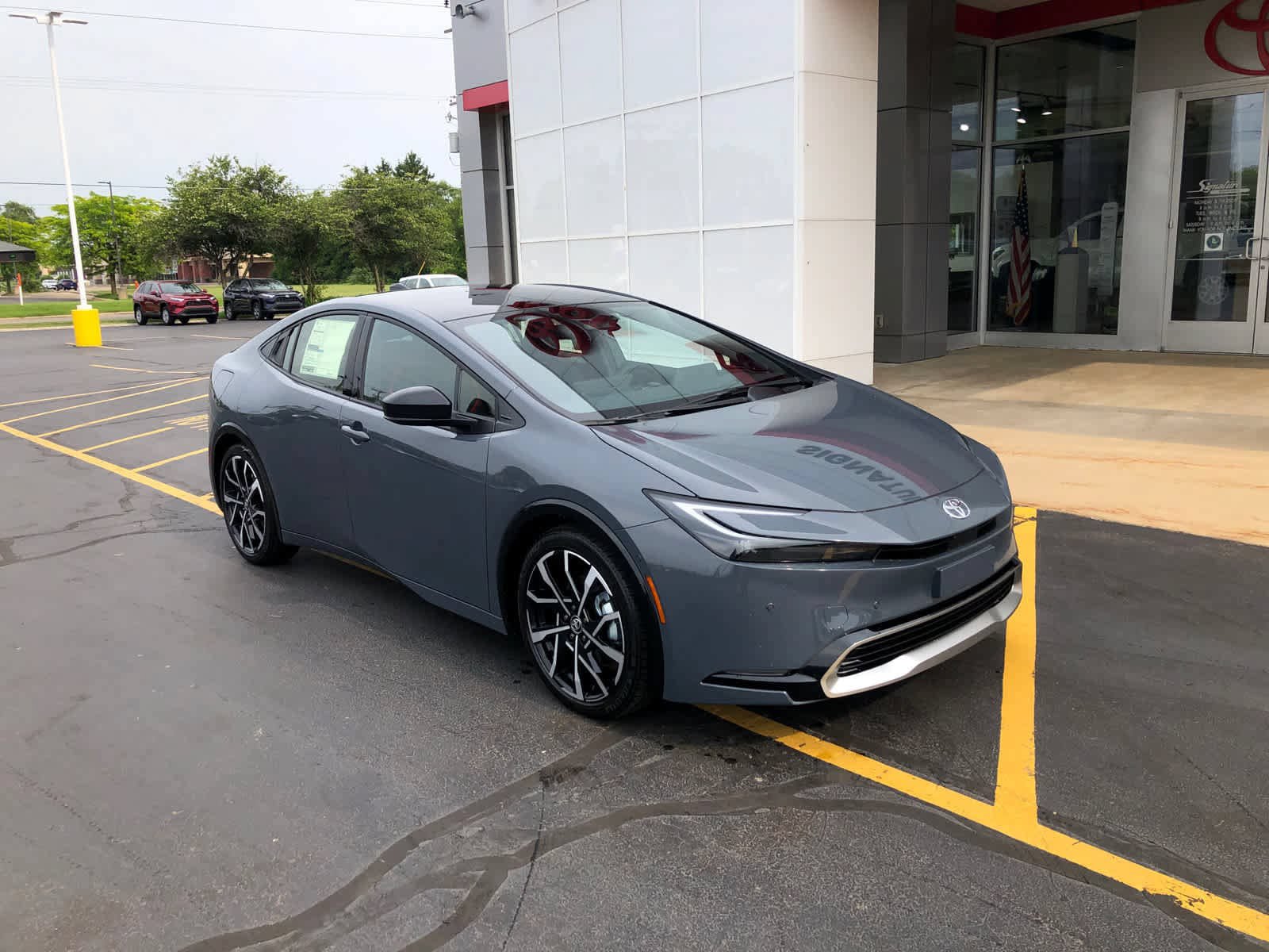 New 2025 Toyota Prius Plug-In Hybrid FWD image 1