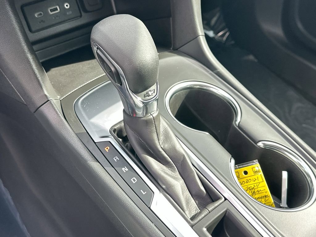 Used 2024 Chevrolet Equinox LS w/ Midnight Edition FWD image 16