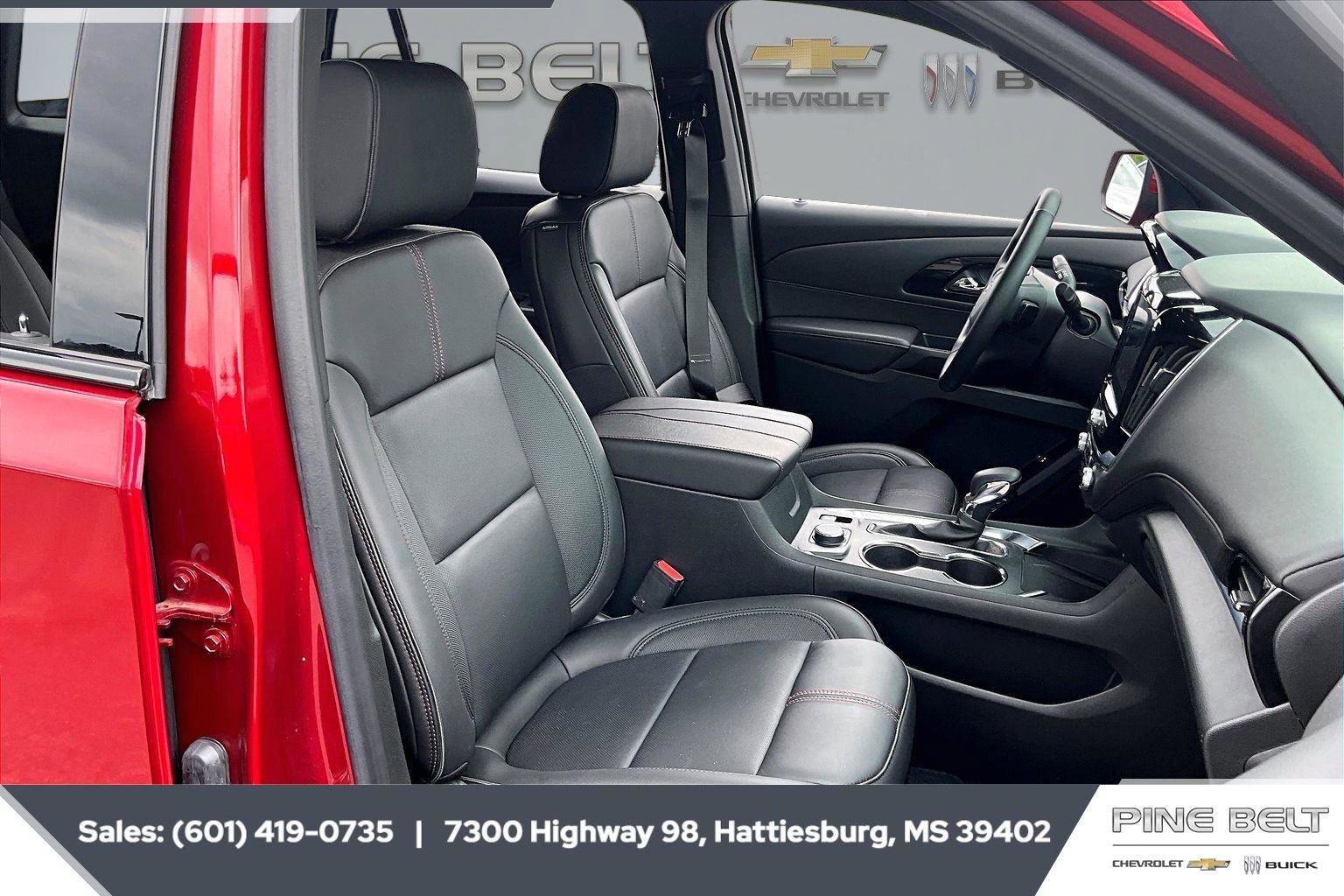 Used 2023 Chevrolet Traverse RS FWD image 6