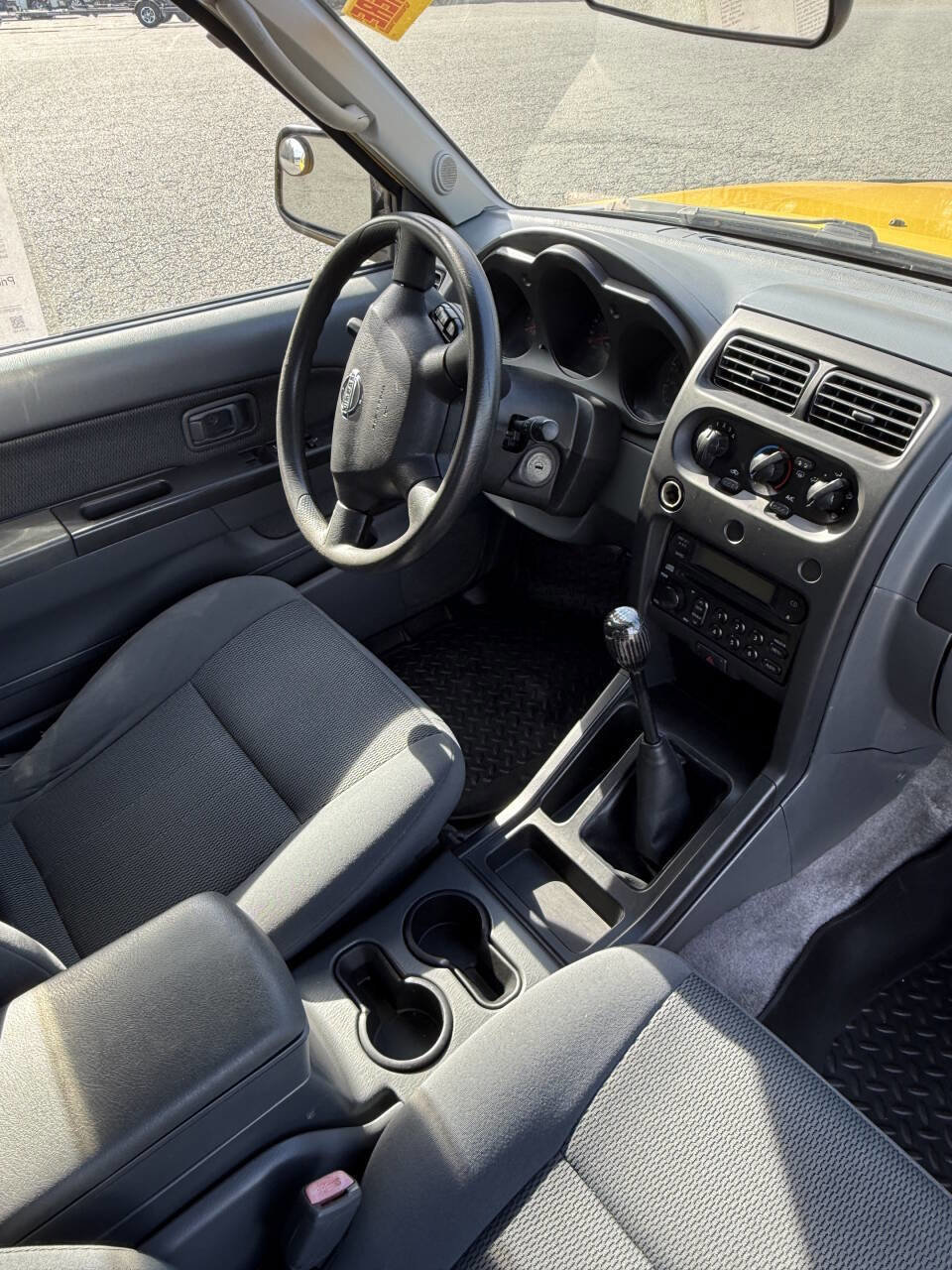 Used 2002 Nissan Frontier XE image 16