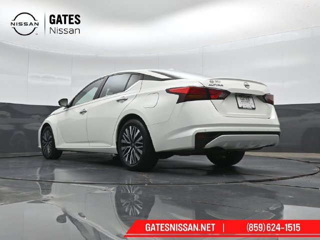 Used 2025 Nissan Altima 2.5 SV FWD image 41