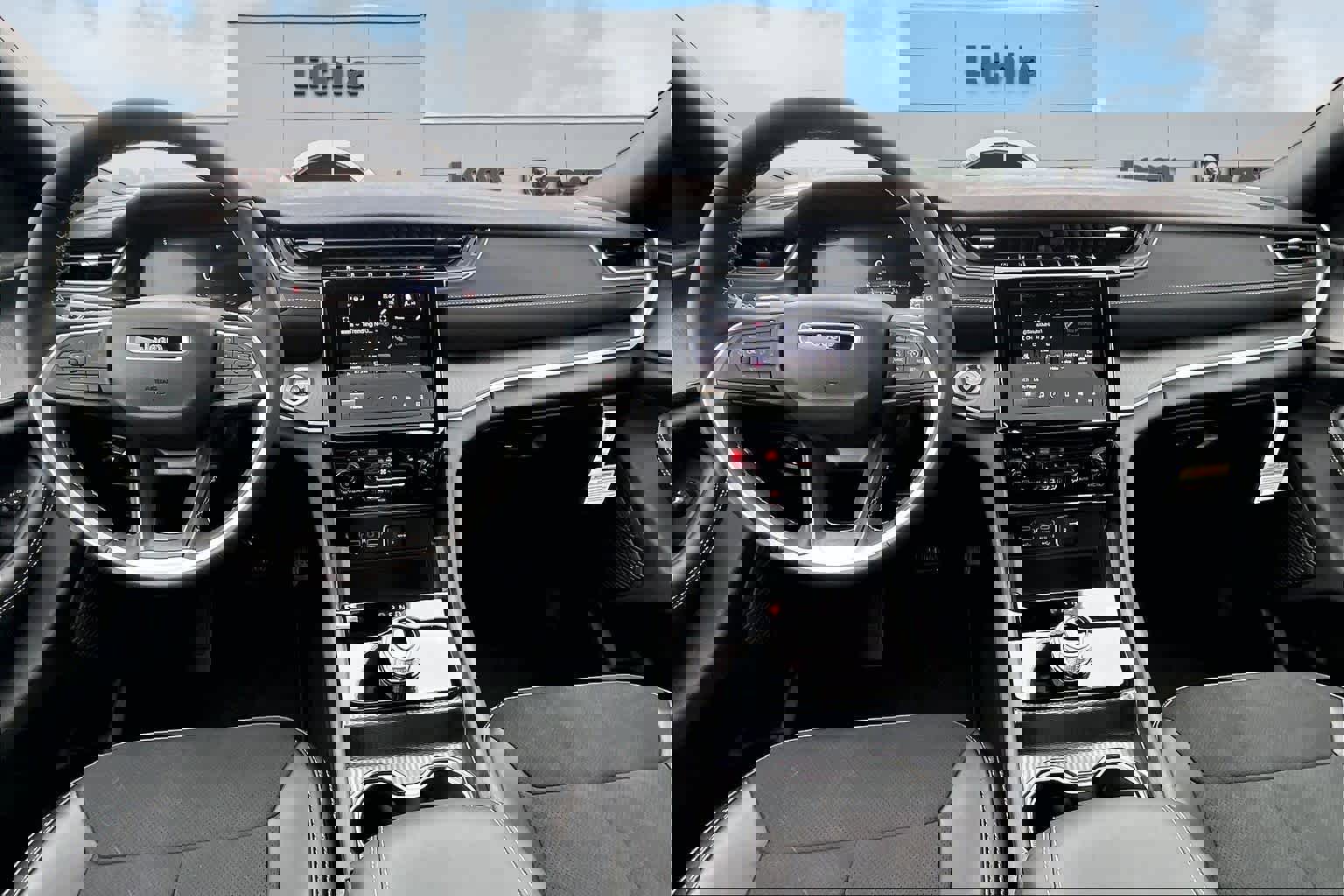 New 2025 Jeep Grand Cherokee Altitude image 10