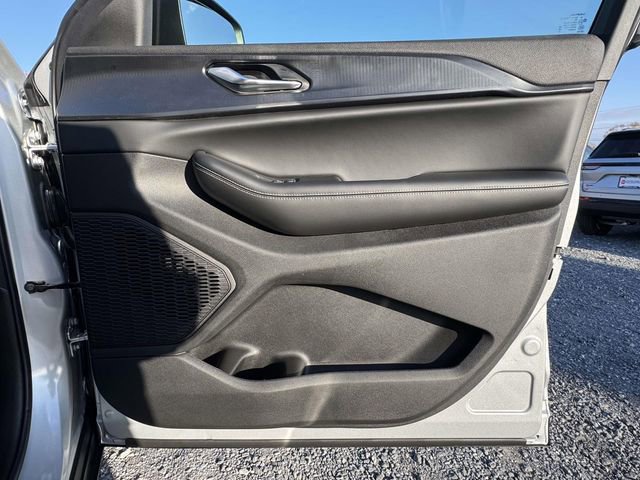 New 2025 Jeep Grand Cherokee Laredo X w/ Luxury Tech Group I image 13