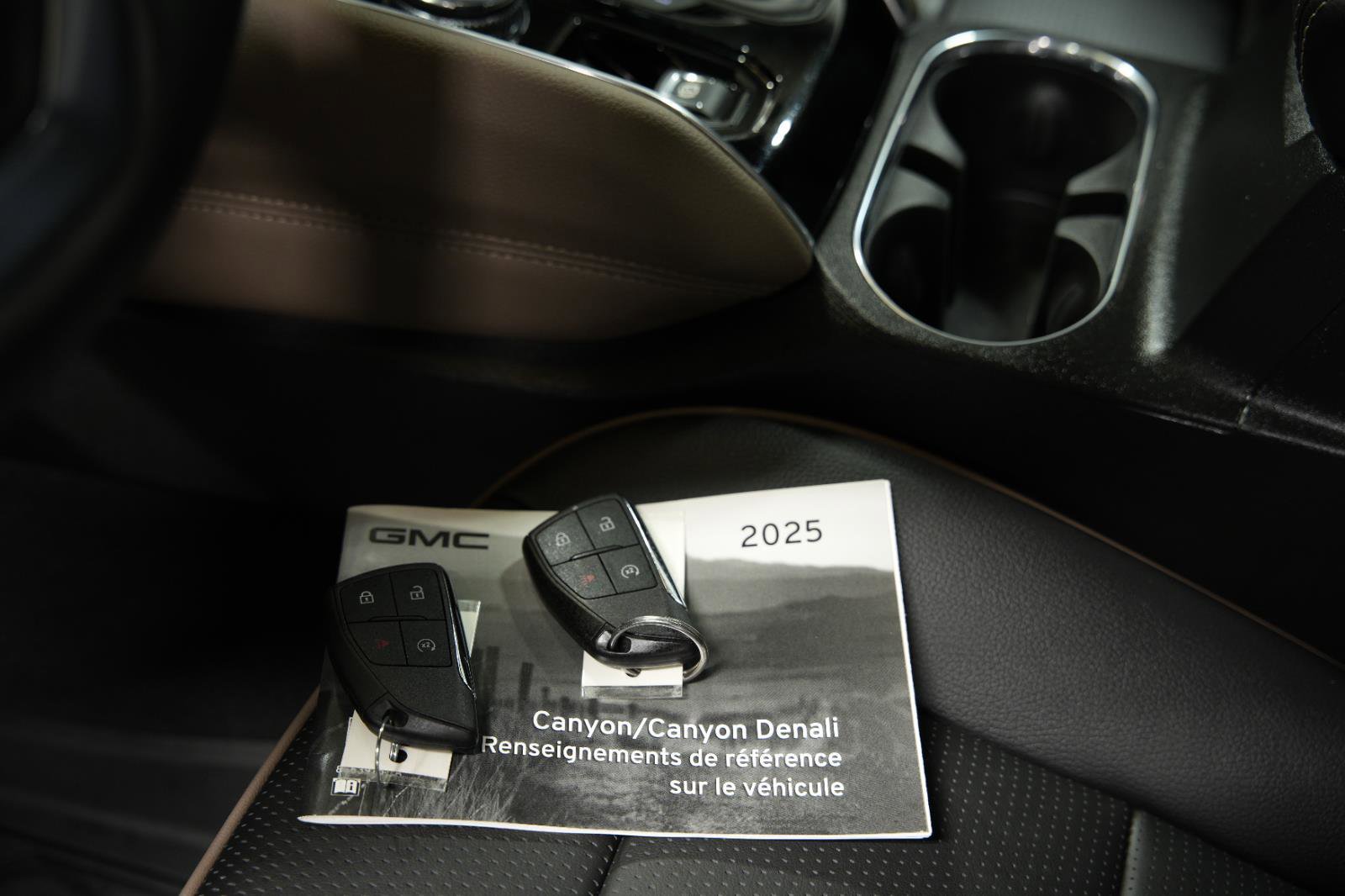 Used 2025 GMC Canyon Denali image 20