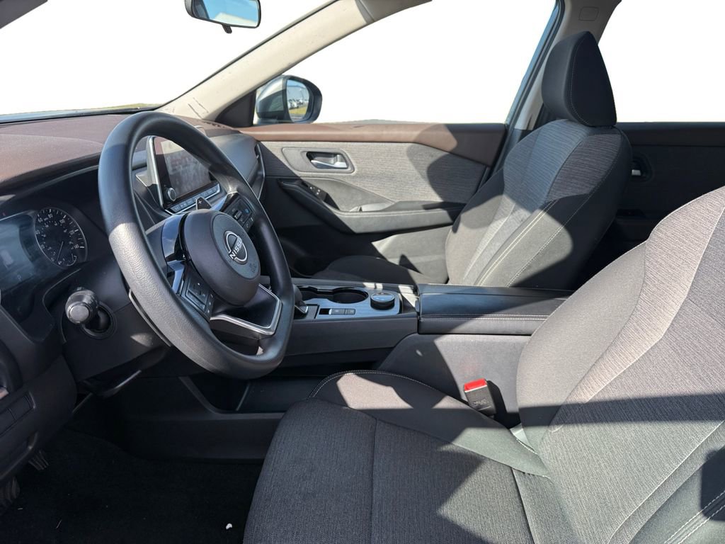 Used 2023 Nissan Rogue SV image 9