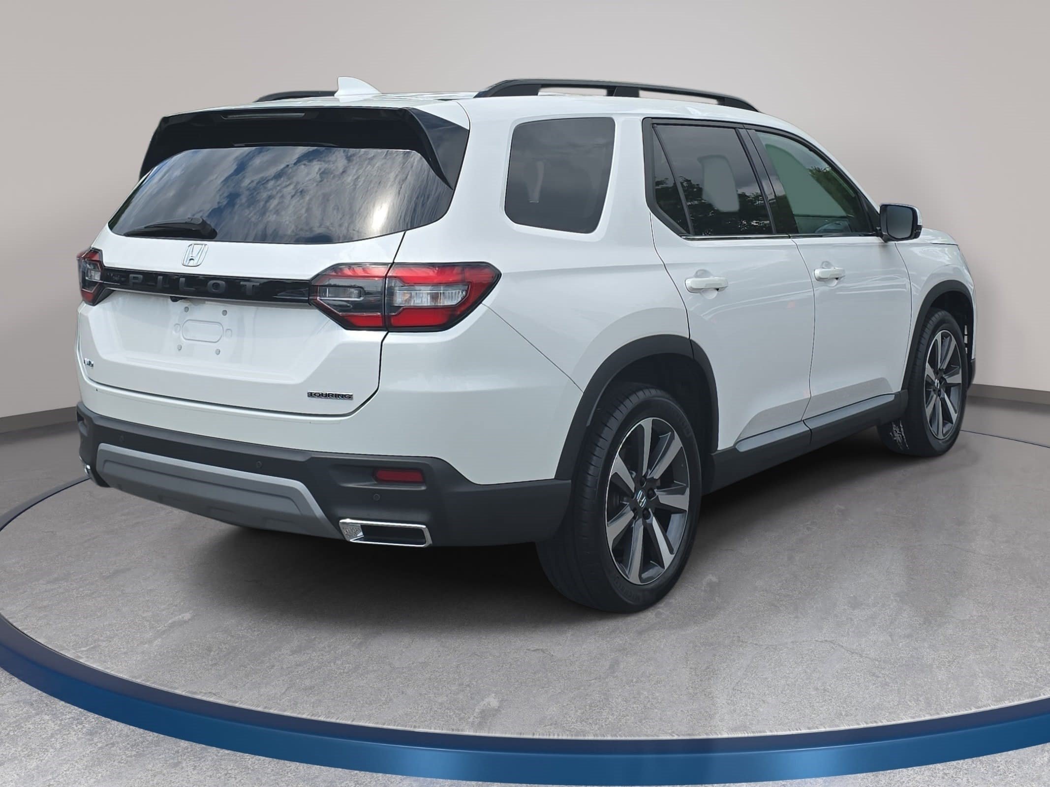 Used 2024 Honda Pilot Touring image 5