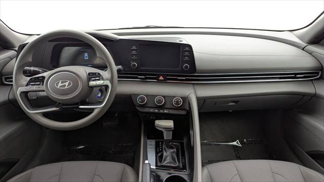 Used 2025 Hyundai Elantra SE FWD image 26