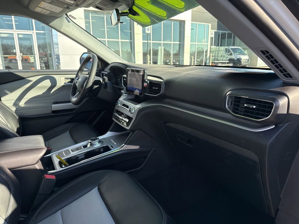 Used 2024 Ford Explorer XLT w/ Equipment Group 202A image 25