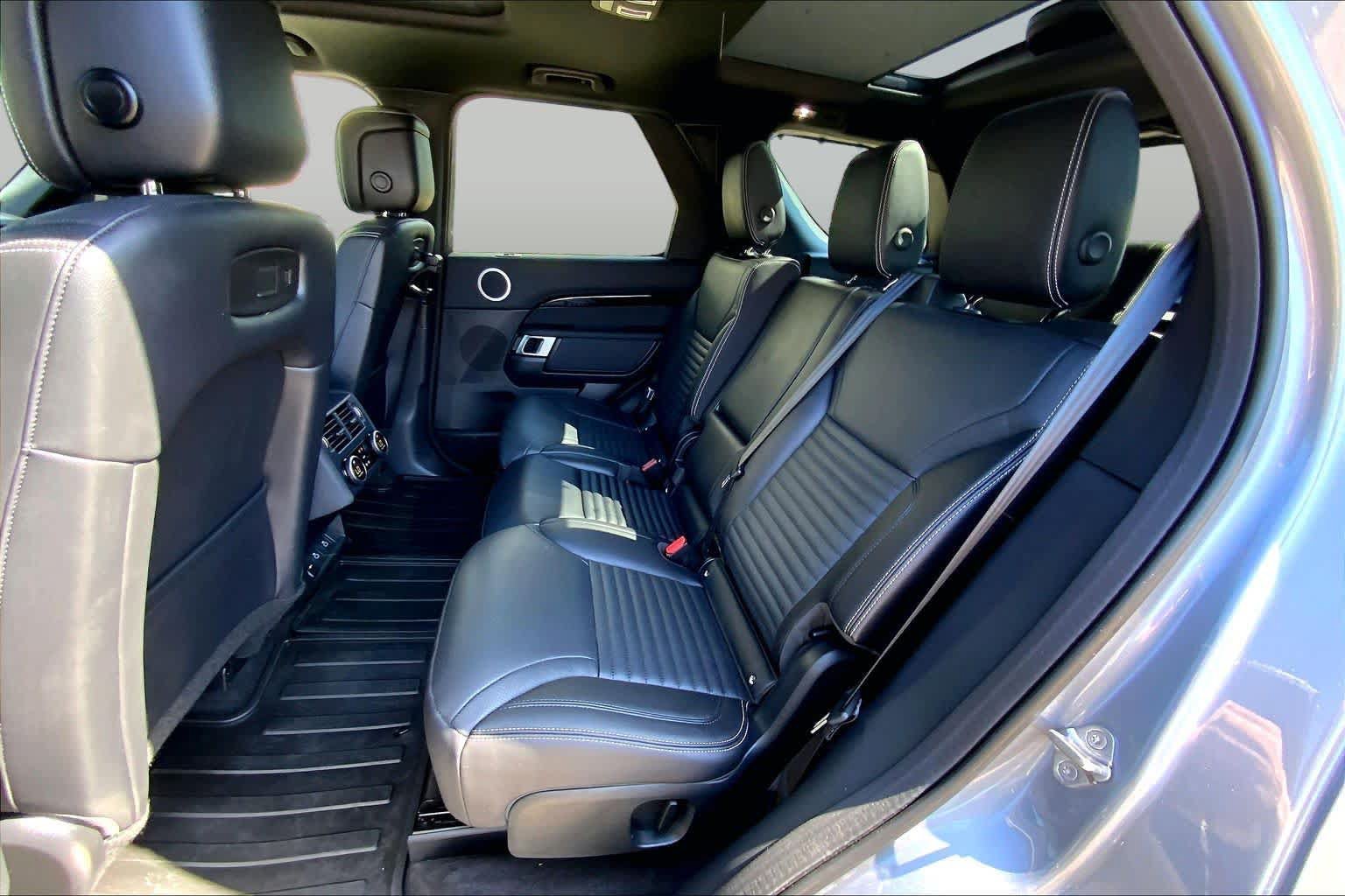 Used 2025 Land Rover Discovery S AWD/4WD image 19