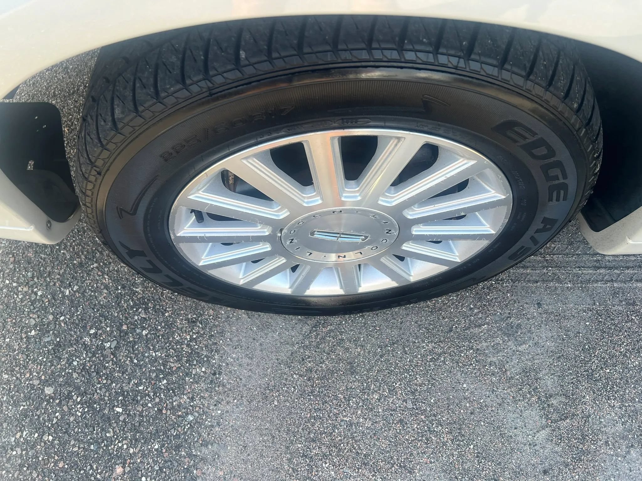 Used 2007 Lincoln Town Car Signature RWD image 11
