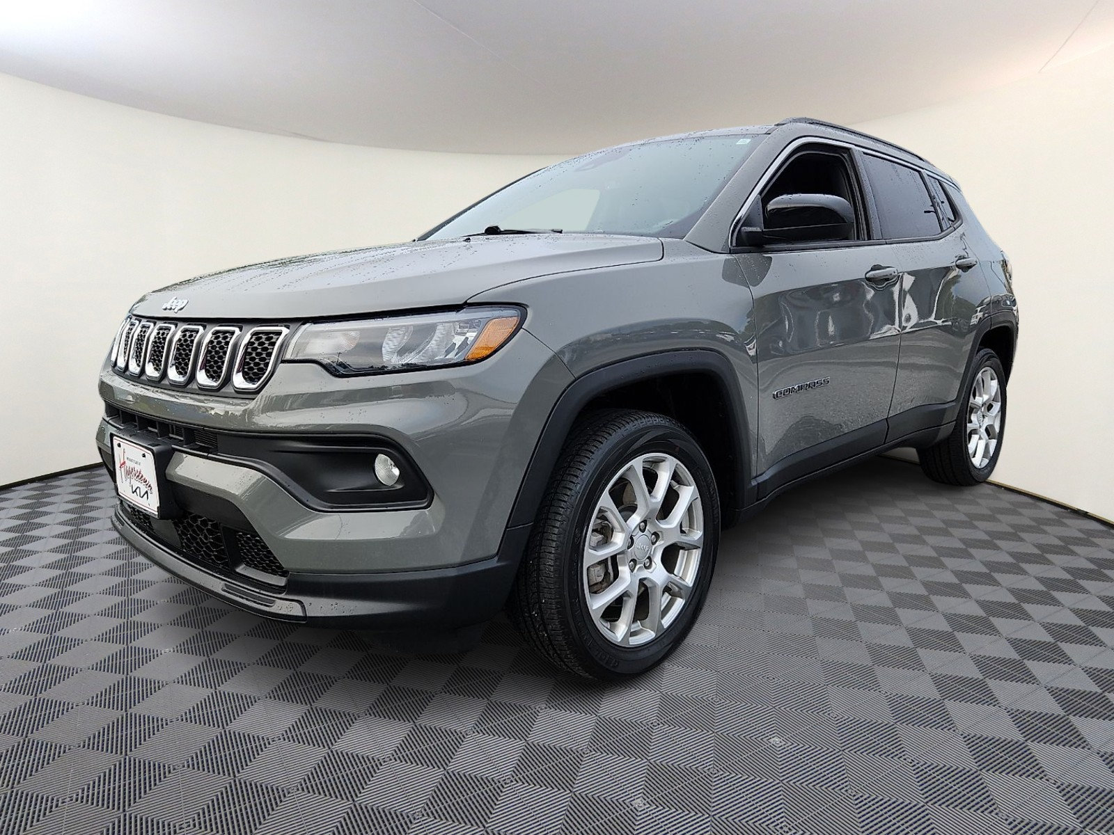 Used 2023 Jeep Compass Latitude AWD/4WD image 3