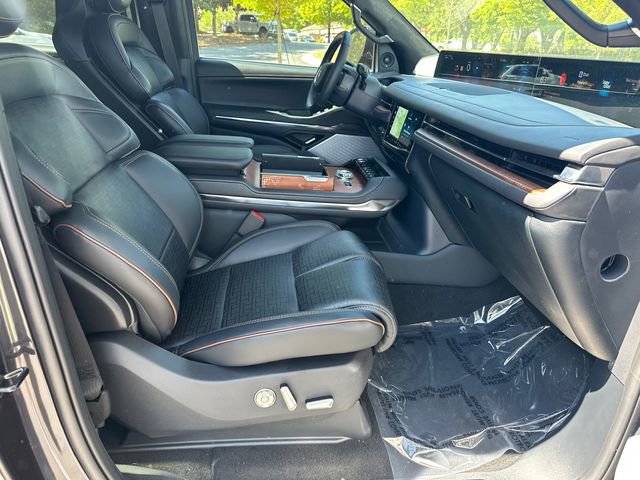 New 2026 Lincoln Navigator L Black Label AWD/4WD image 16